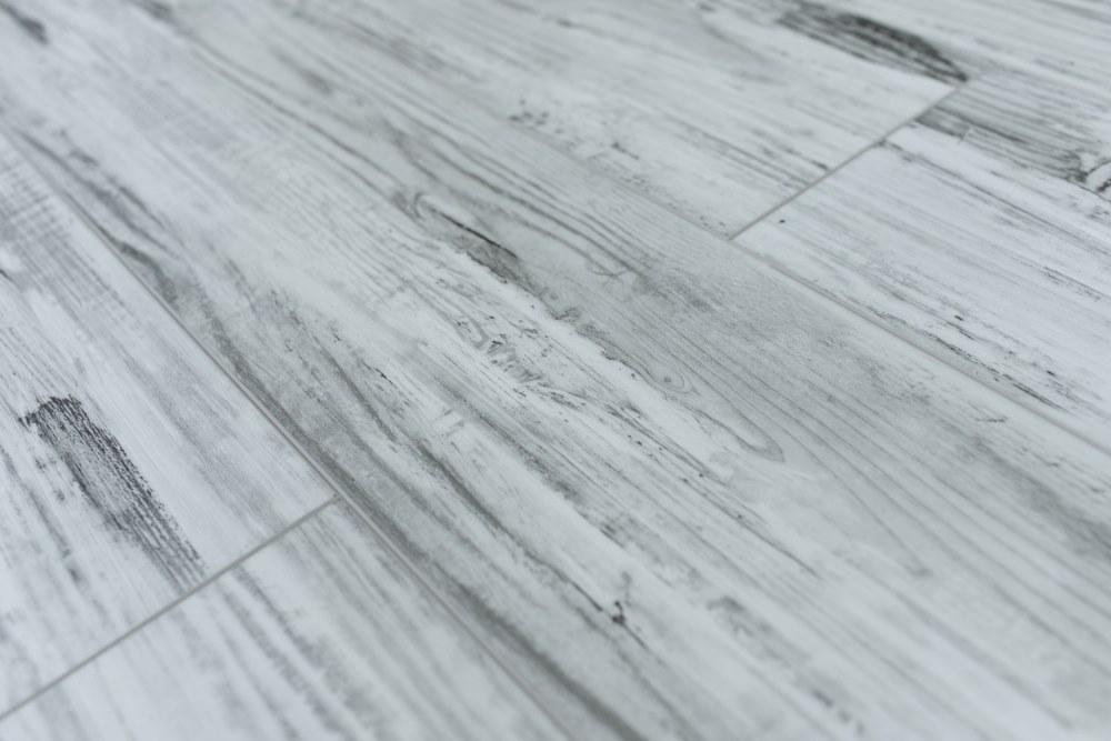 Замковая ПВХ плитка "Art Tile" Берёза Божоле (1220*152*5 мм) — купить в Новороссийске