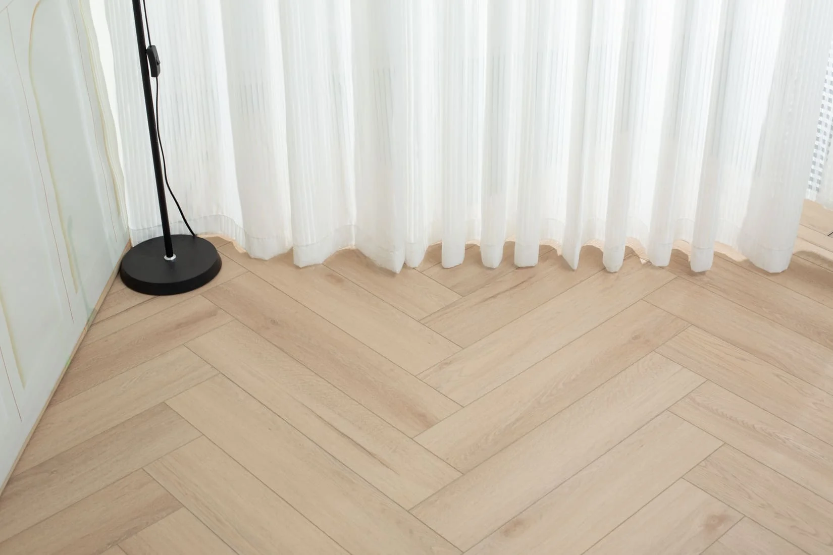 Плитка SPC "OneFloor" 3032 А,В  ЁЛКА (640*128*4 мм) — купить в Новороссийске