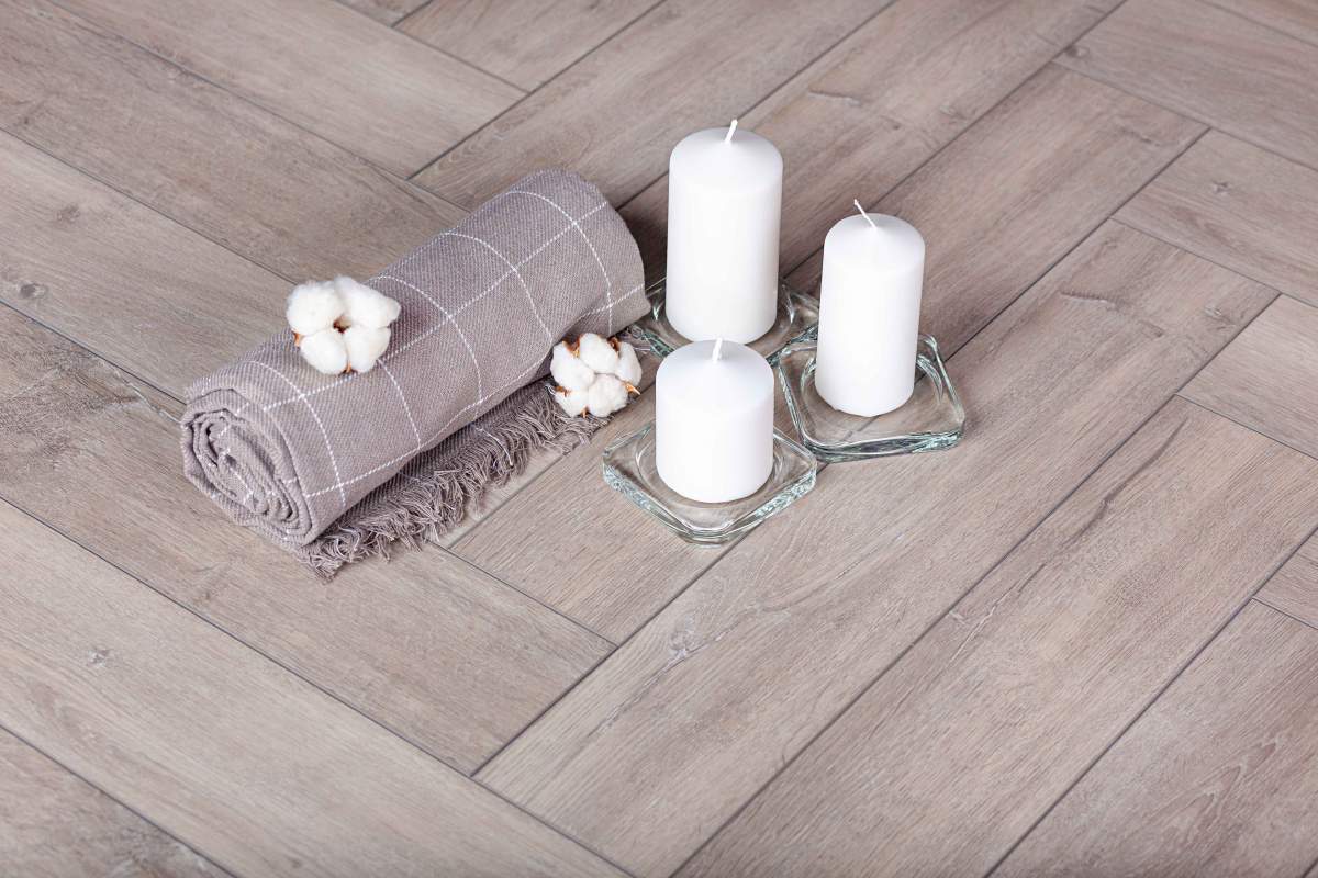 Замковая ПВХ плитка "Aberhof" Carmelita 1682 (615*123*5 мм) — купить в Новороссийске